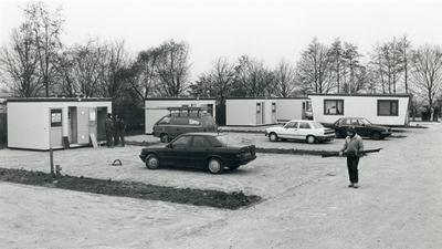 405138 Afbeelding van enkele nieuwe standplaatsen op het woonwagencentrum De Huppel aan de Huppeldijk te Utrecht.